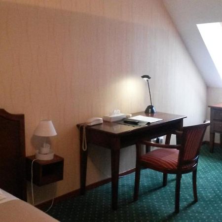 Hotel De La Cloche Dole Dış mekan fotoğraf