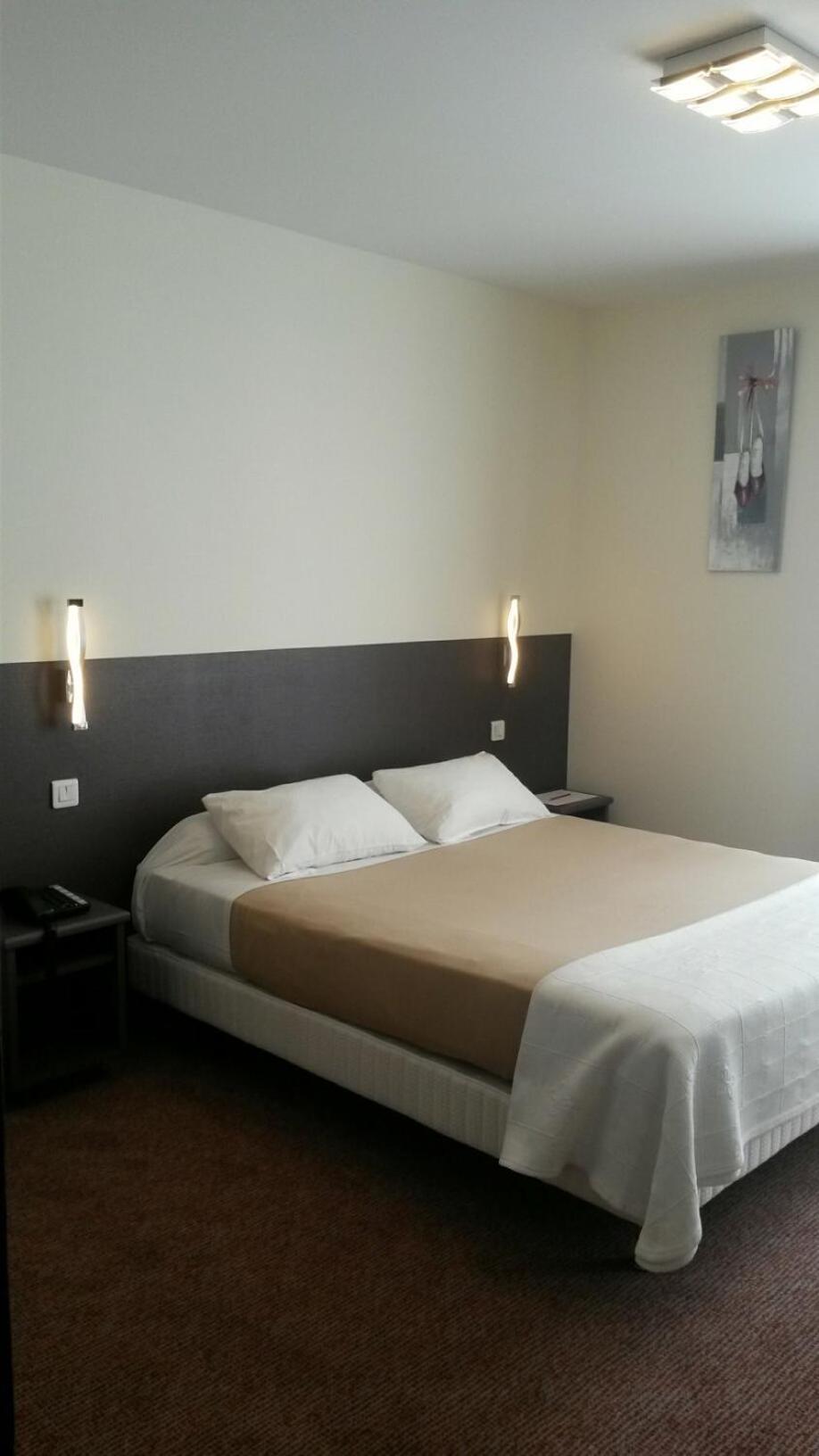 Hotel De La Cloche Dole Dış mekan fotoğraf