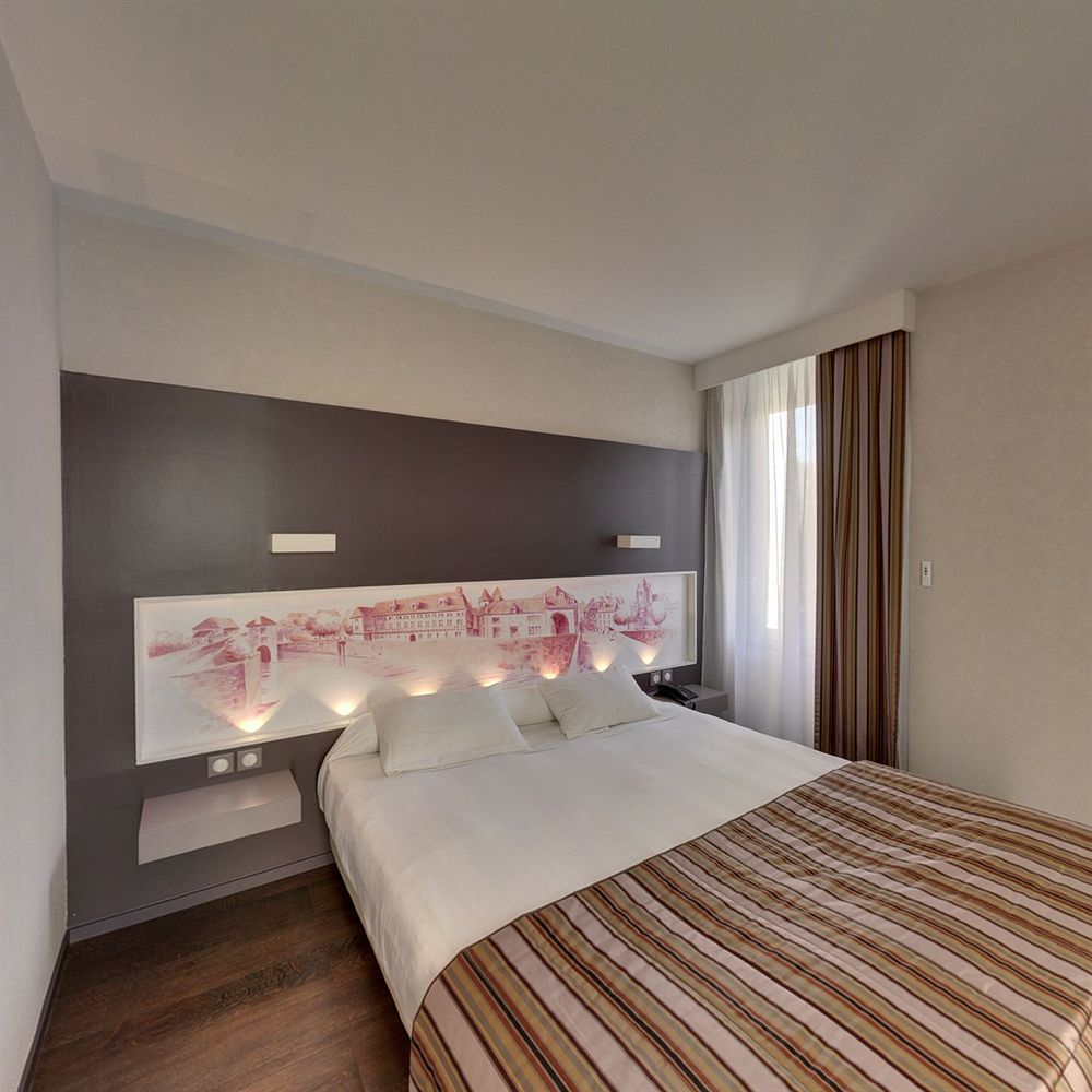 Hotel De La Cloche Dole Dış mekan fotoğraf