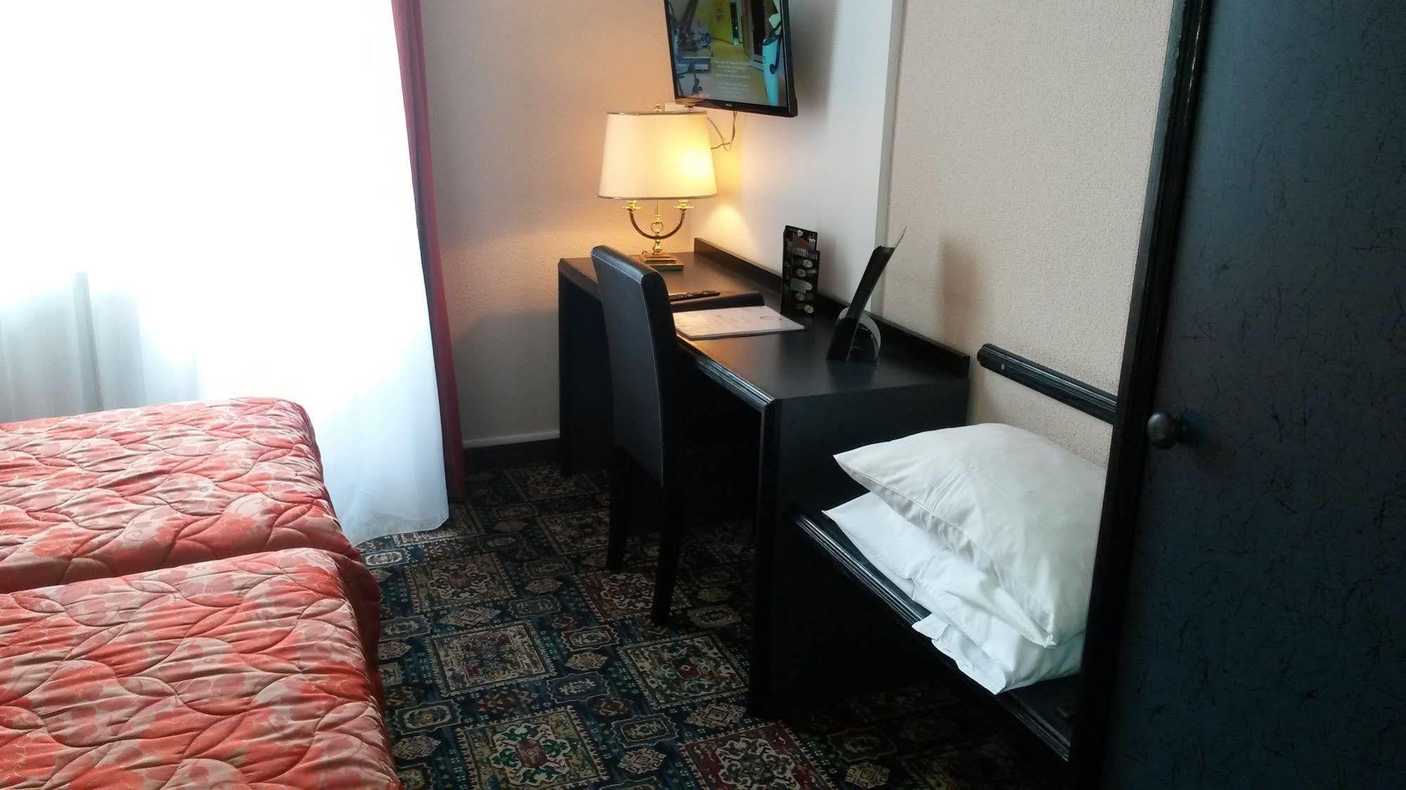 Hotel De La Cloche Dole Dış mekan fotoğraf