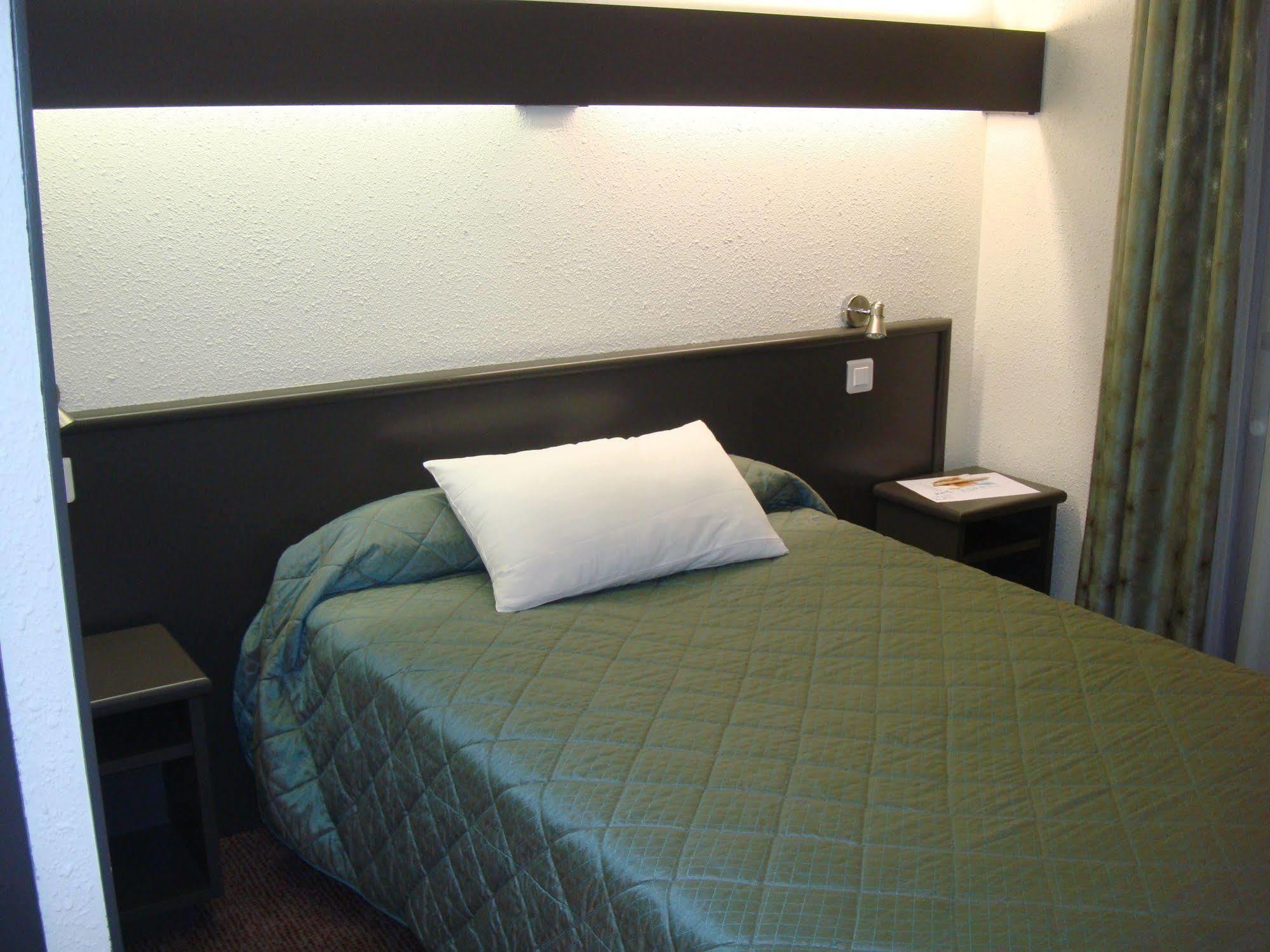 Hotel De La Cloche Dole Dış mekan fotoğraf