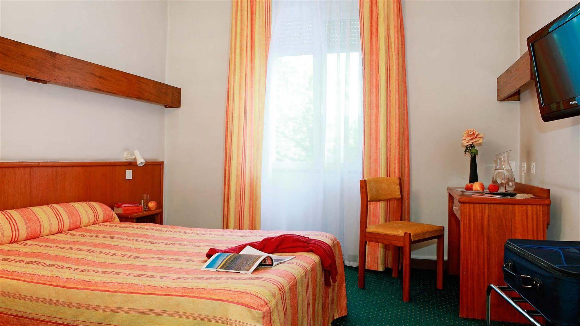 Hotel De La Cloche Dole Dış mekan fotoğraf