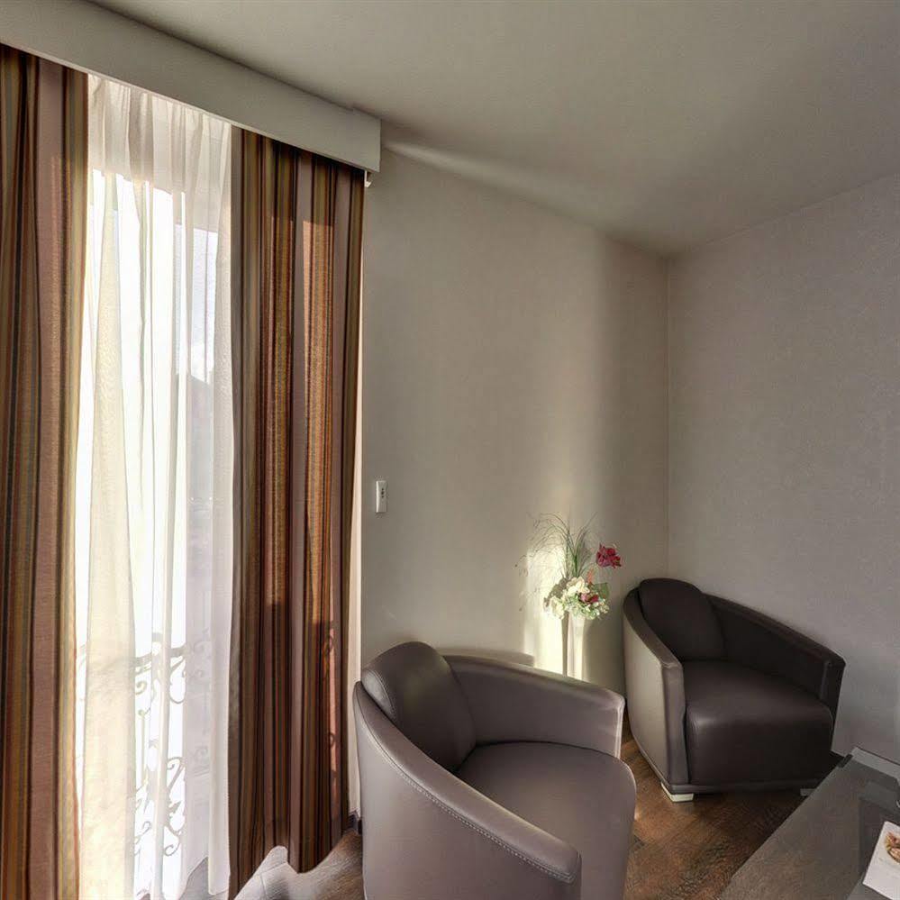Hotel De La Cloche Dole Dış mekan fotoğraf