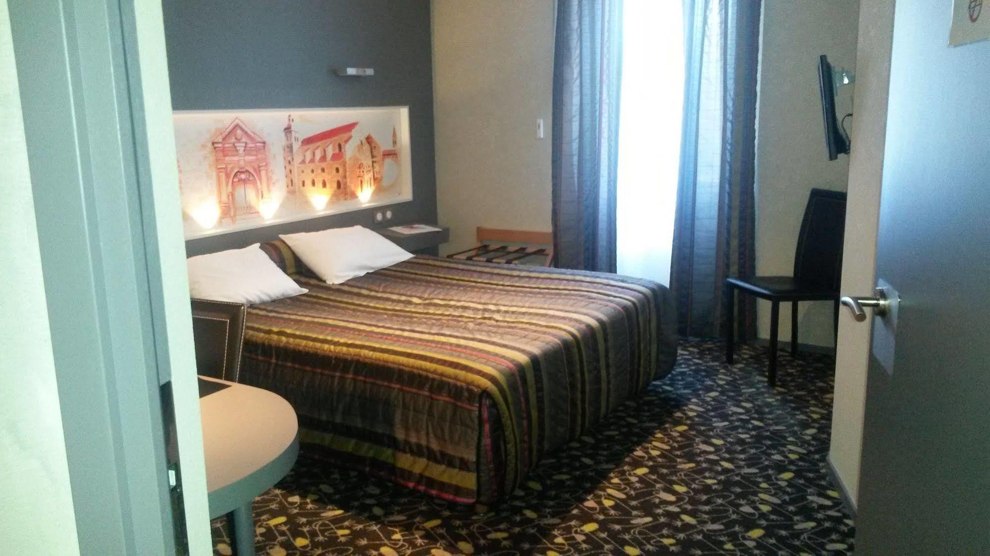 Hotel De La Cloche Dole Dış mekan fotoğraf